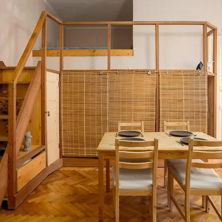 With Free Parking 아파트