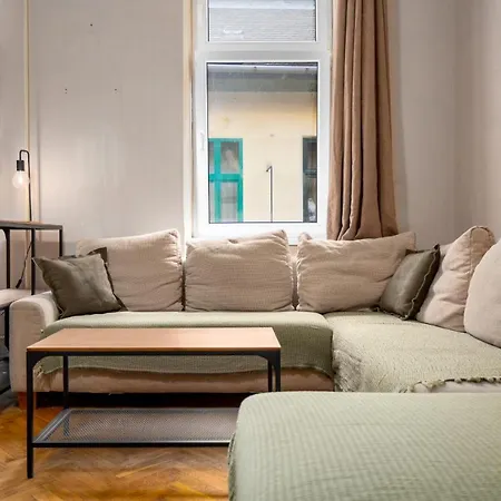 With Free Parking 부다페스트